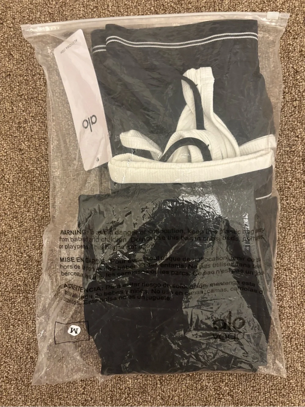 ALO Yoga sleek black